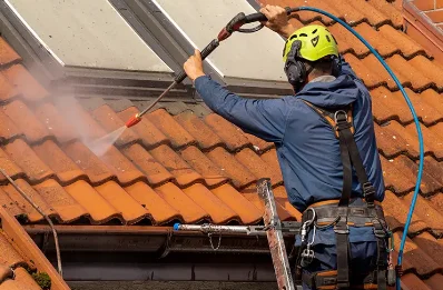Démoussage et hydrofuge de toiture à Landange